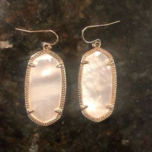 Kendra Scott Elle Earrings | Ivory Mother of Pearl